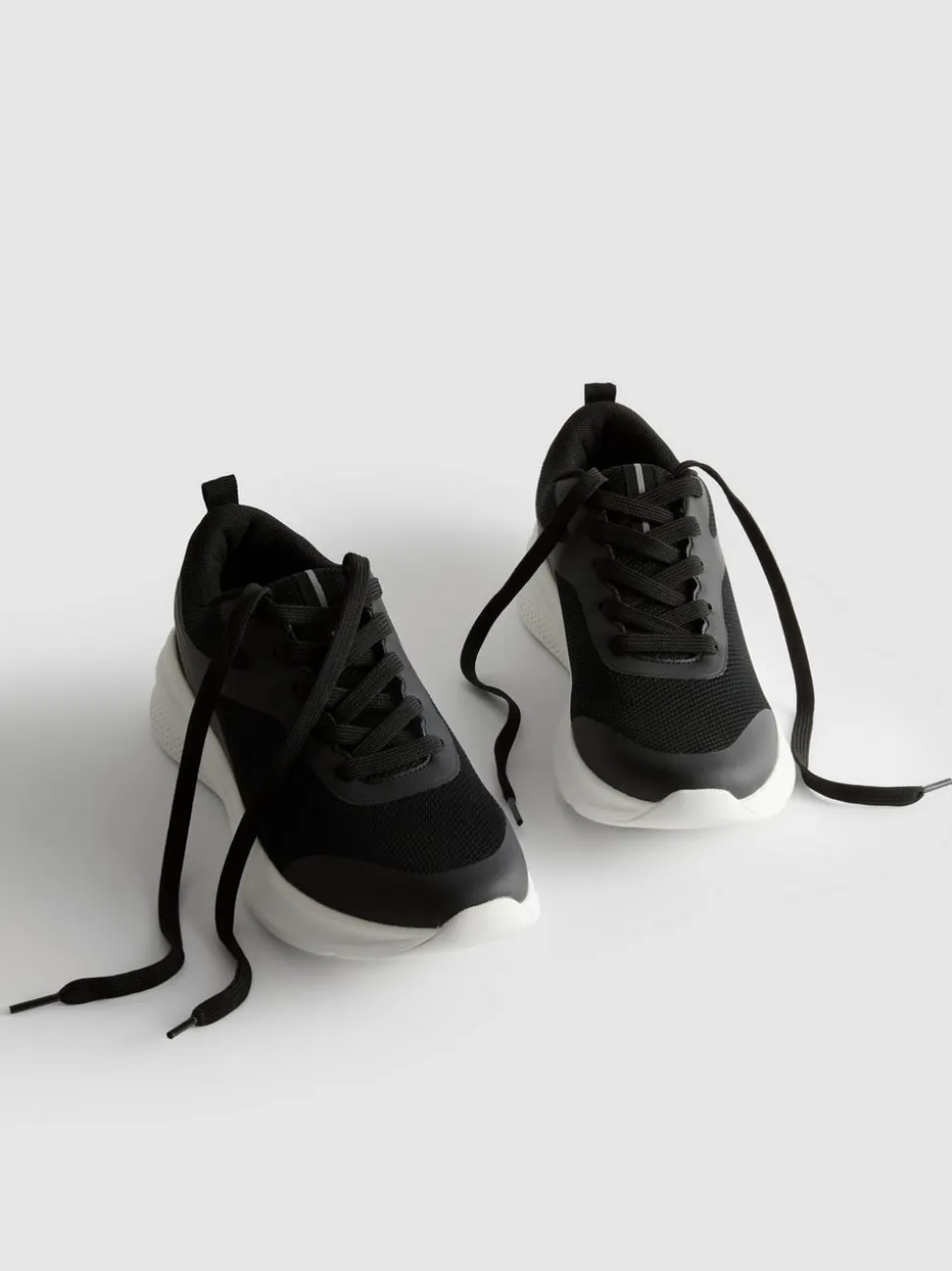 Active-Sneaker aus Netzstoff