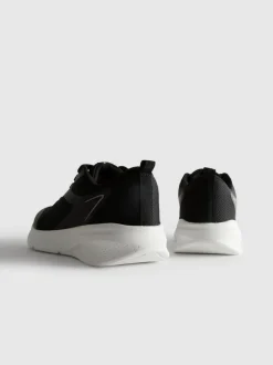 Active-Sneaker aus Netzstoff