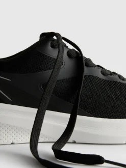 Active-Sneaker aus Netzstoff