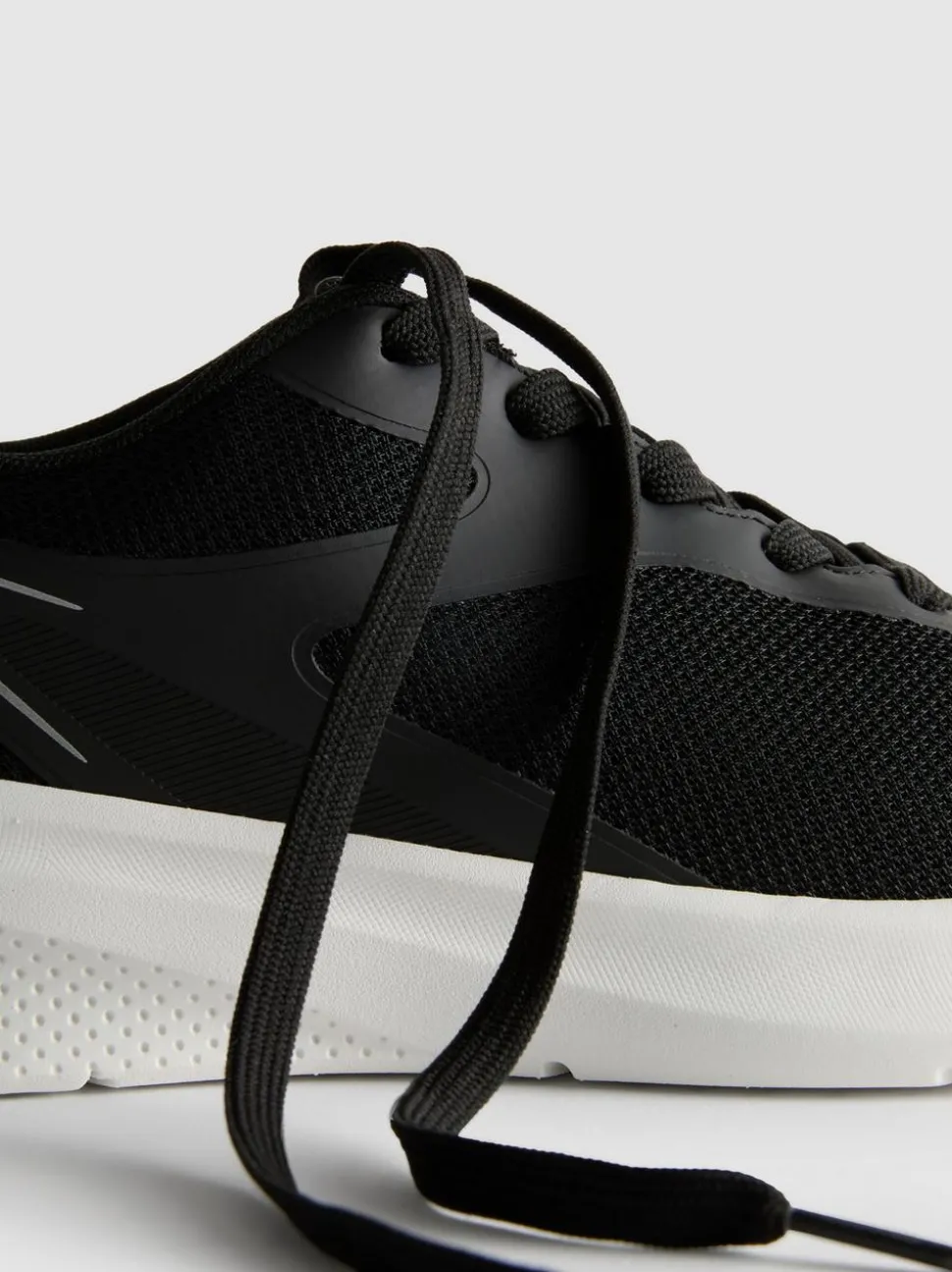 Active-Sneaker aus Netzstoff