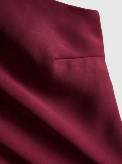 Asymmetrisches Maxikleid mit ausgestelltem Ärmel