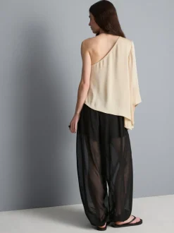 Asymmetrisches One-Shoulder-Top aus Satin