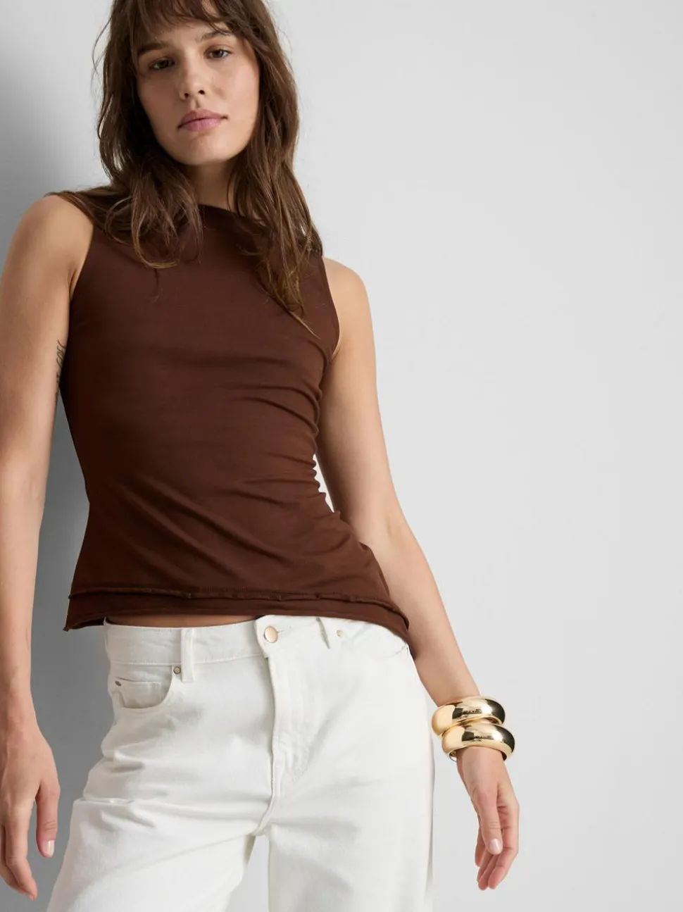 Asymmetrisches Top mit gekräuseltem Saum