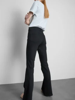 Ausgestellte Denim-Jeans mit mittelhohem Bund