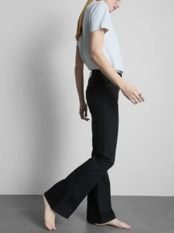 Ausgestellte Denim-Jeans mit mittelhohem Bund
