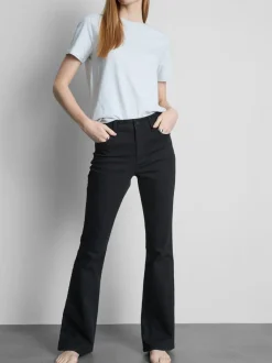 Ausgestellte Denim-Jeans mit mittelhohem Bund