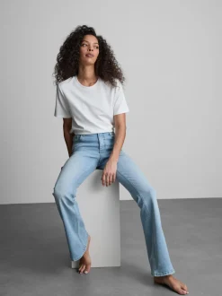 Ausgestellte Denim-Jeans mit mittelhohem Bund