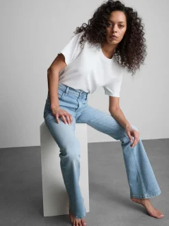 Ausgestellte Denim-Jeans mit mittelhohem Bund
