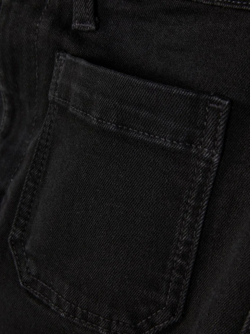 Ausgestellte Jeans mit mittelhohem Bund