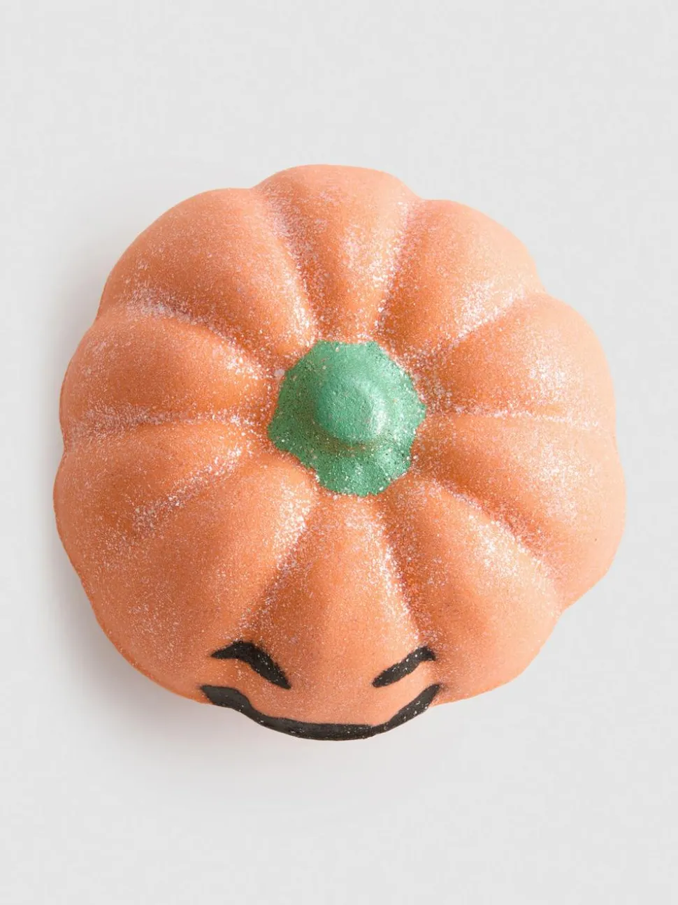 Badebombe in Halloween-Kürbisform