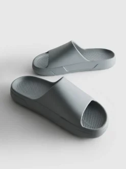 Badesandalen mit dicker Sohle