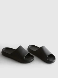 Badesandalen mit dicker Sohle