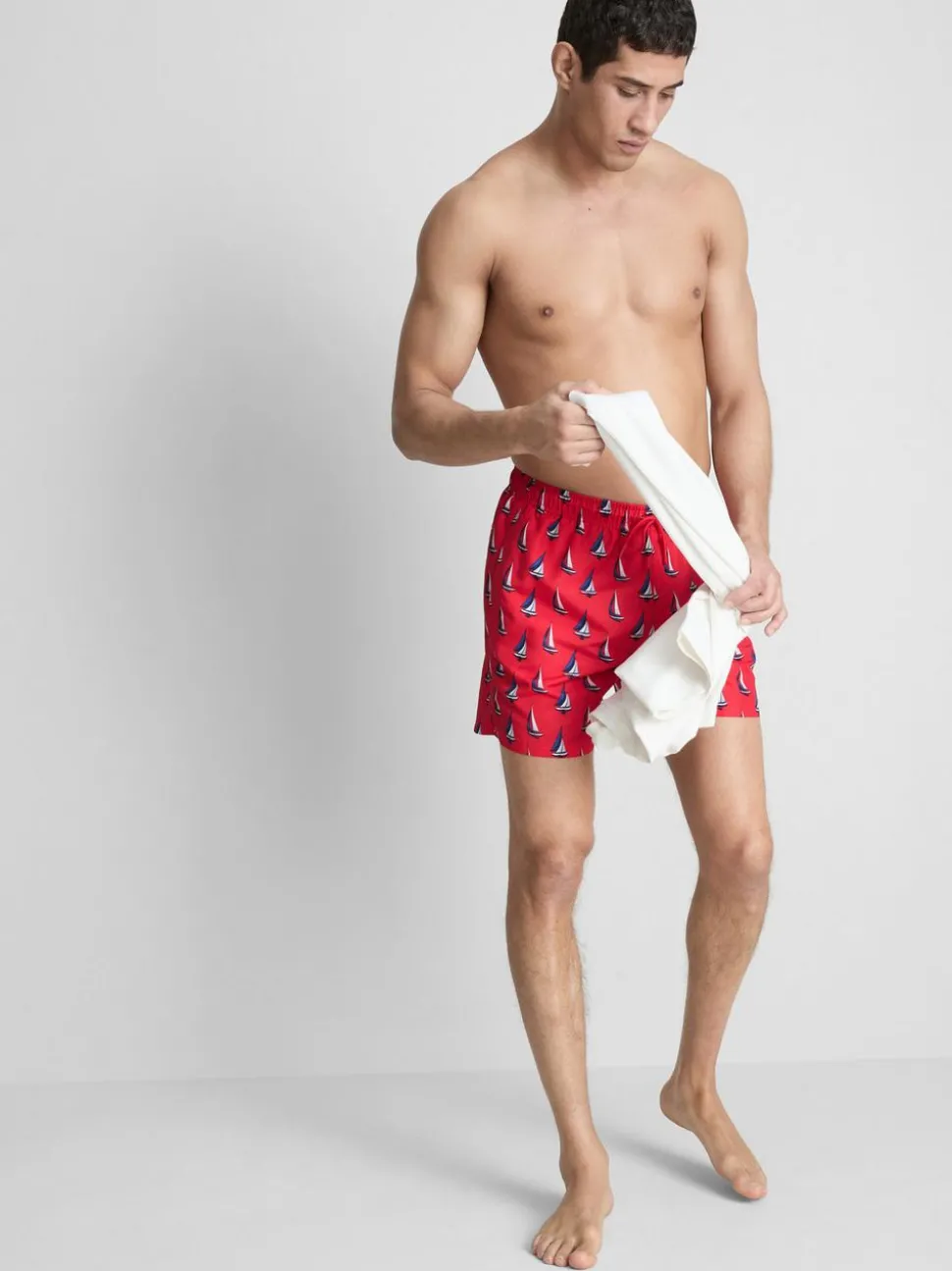 Badeshorts mit Segelbootmuster