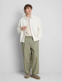 Baggy-Chinohose mit mittlerer Leibhöhe