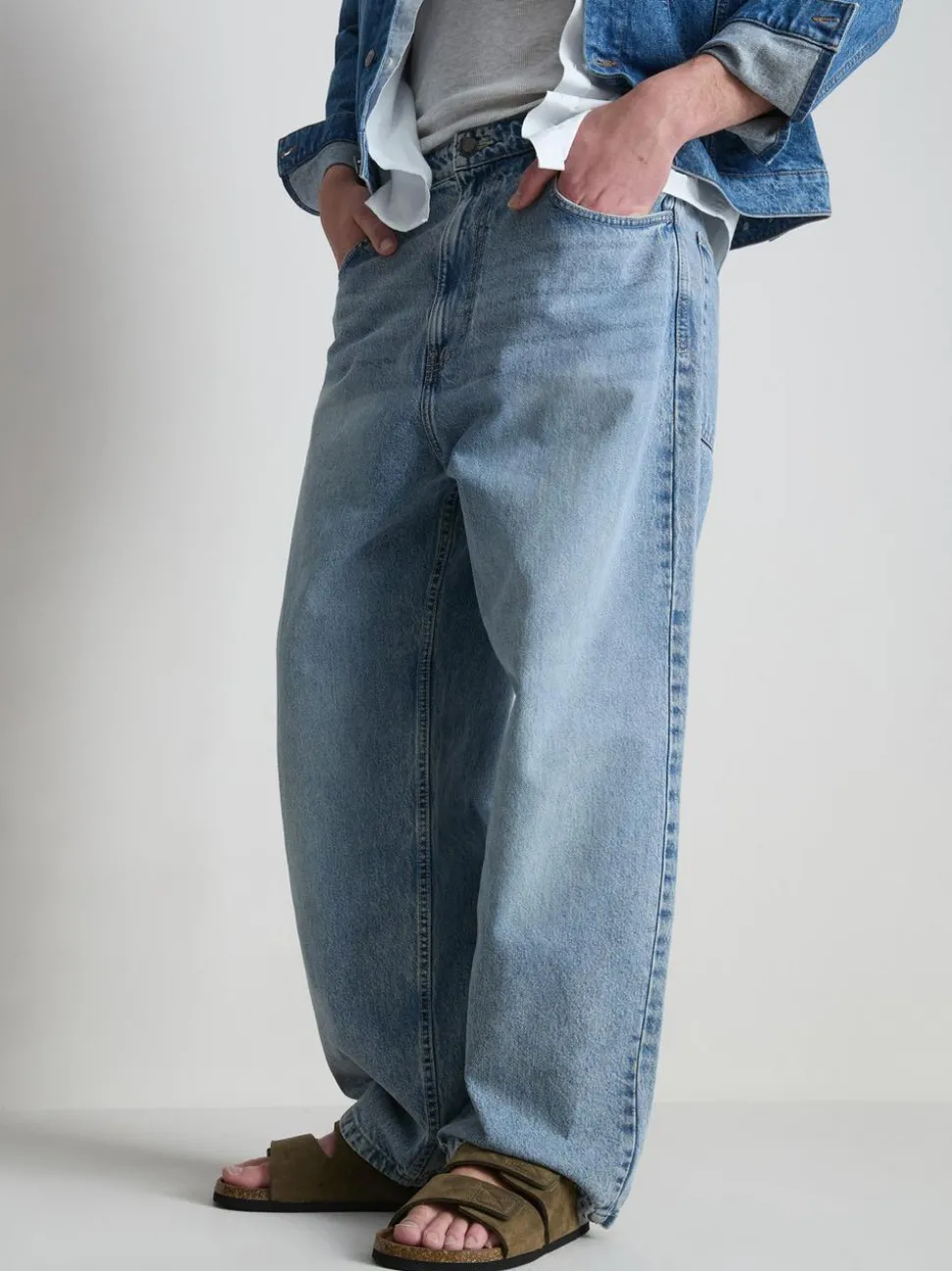 Baggy-Jeans mit mittlerer Leibhöhe