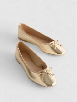 Ballerinas aus Kunstleder