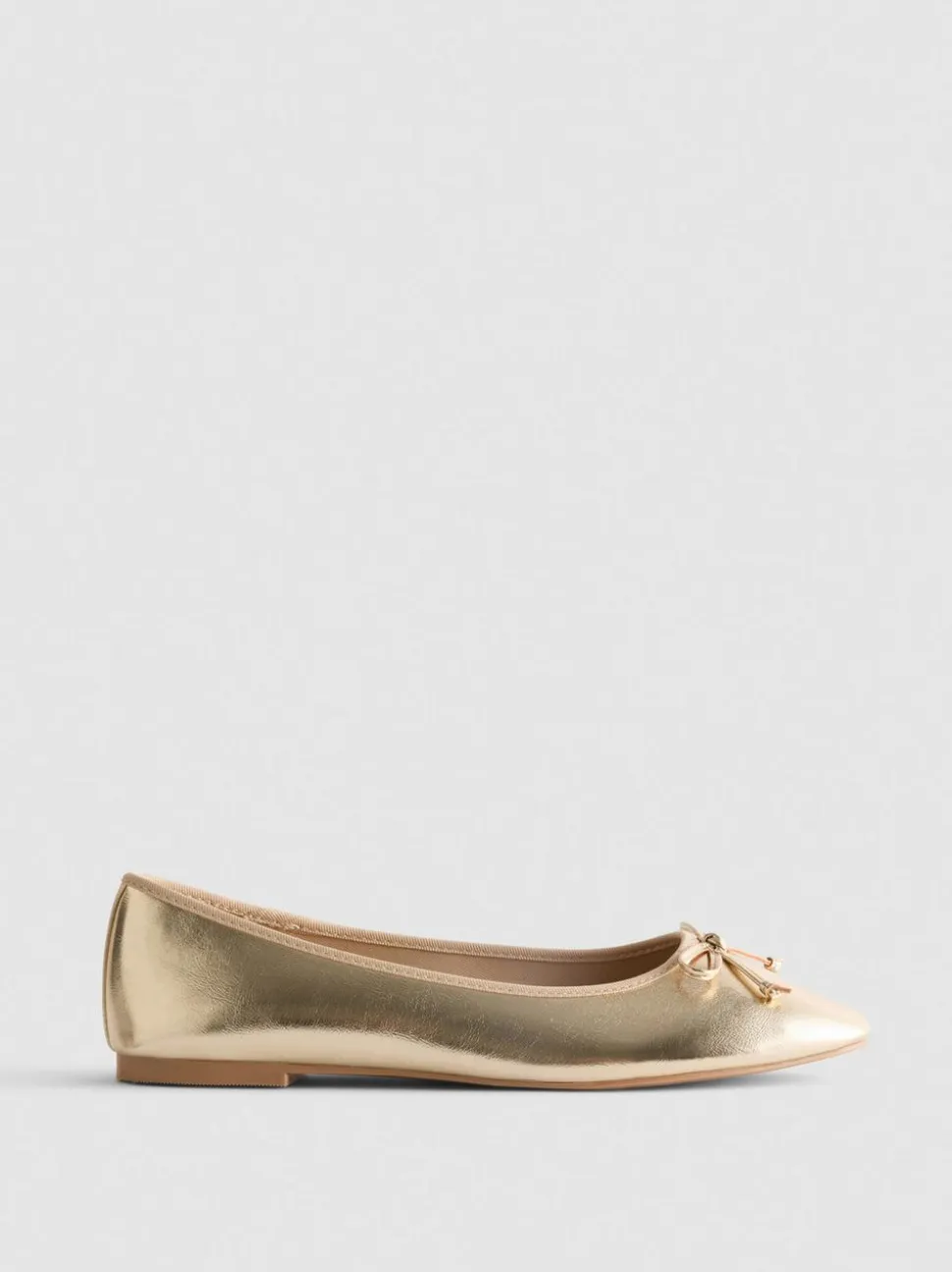 Ballerinas aus Kunstleder