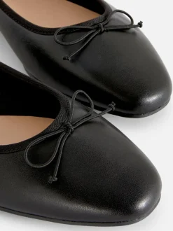 Ballerinas mit Schleife