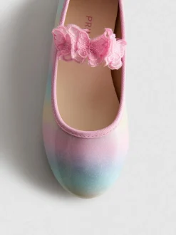 Ballerinas mit Schmetterlingsapplikation