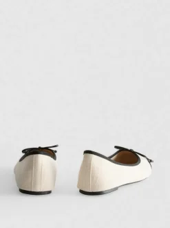 Ballerinas mit Zehenkappe