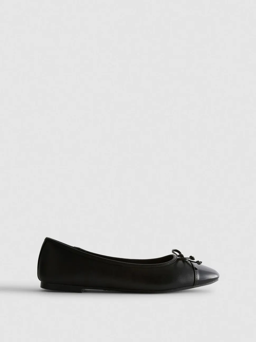 Ballerinas mit Zehenkappe