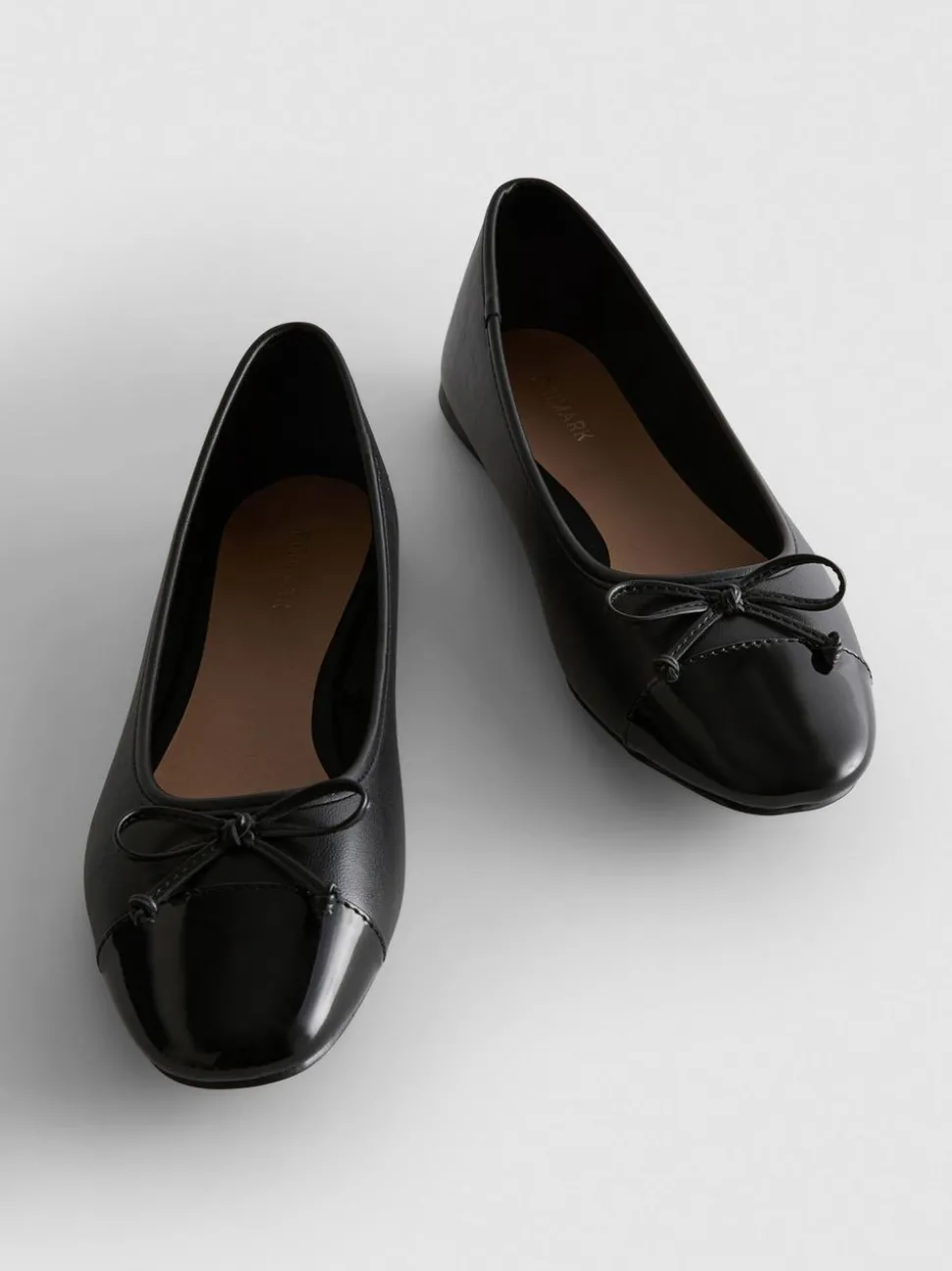 Ballerinas mit Zehenkappe