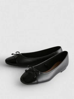 Ballerinas mit Zehenkappe