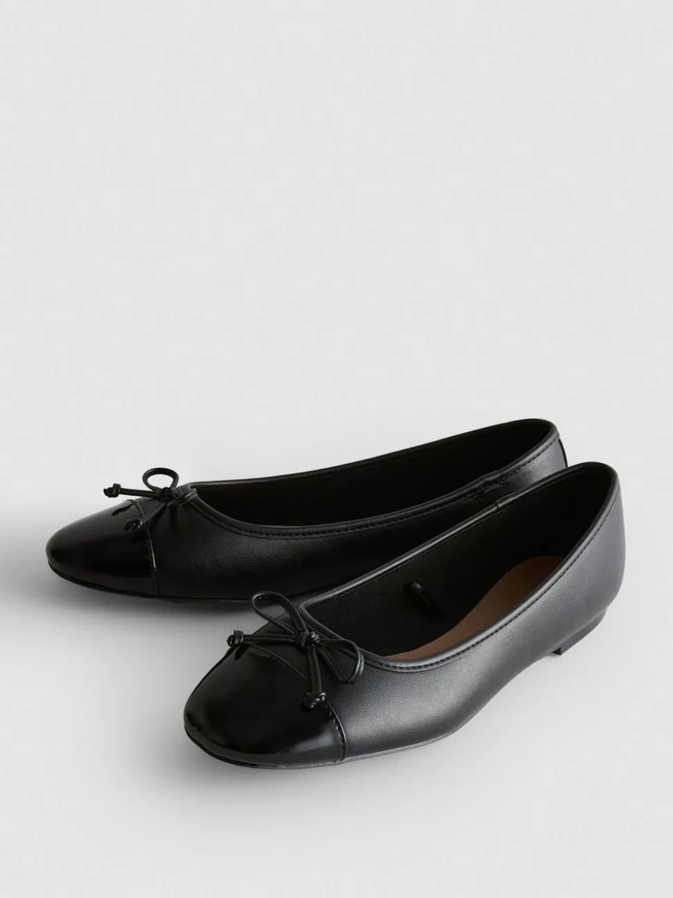 Ballerinas mit Zehenkappe