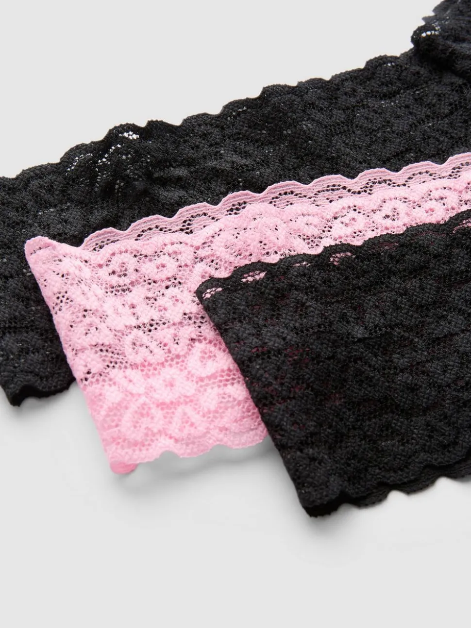 Bandeau-Tangas mit Spitzenbesatz, 3er-Pack
