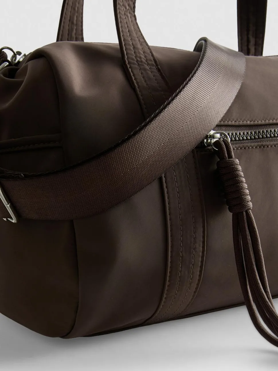 Barrel-Tasche mit Reißverschlussfach