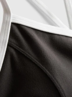 Bauchfreies Active-Top mit überkreuztem Rücken