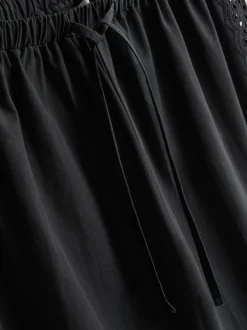 Baumwollhose mit weitem Bein und Lochstickerei