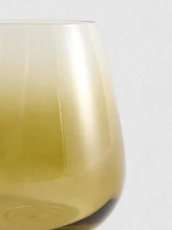 Becher aus getöntem Glas