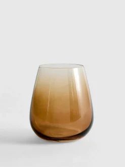 Becher aus getöntem Glas