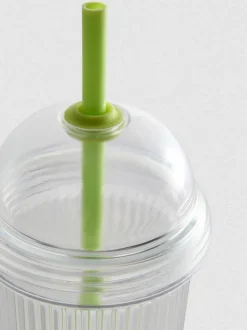 Becher für Kaltgetränke mit Trinkhalm