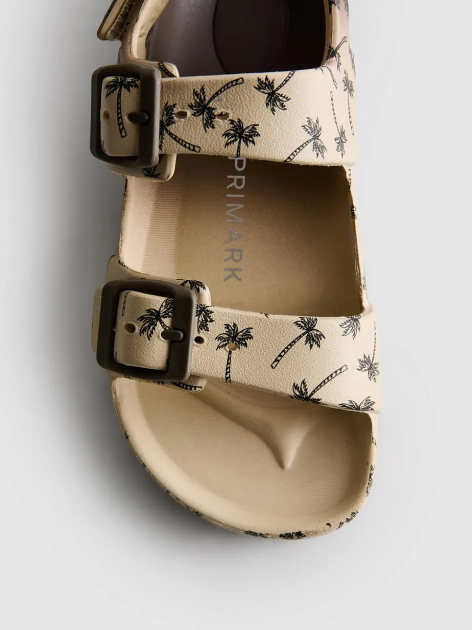 Bedruckte Sandalen mit zwei Schnallenriemen