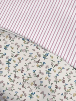 Bettwäscheset mit hohem Baumwollanteil und Blumenmuster