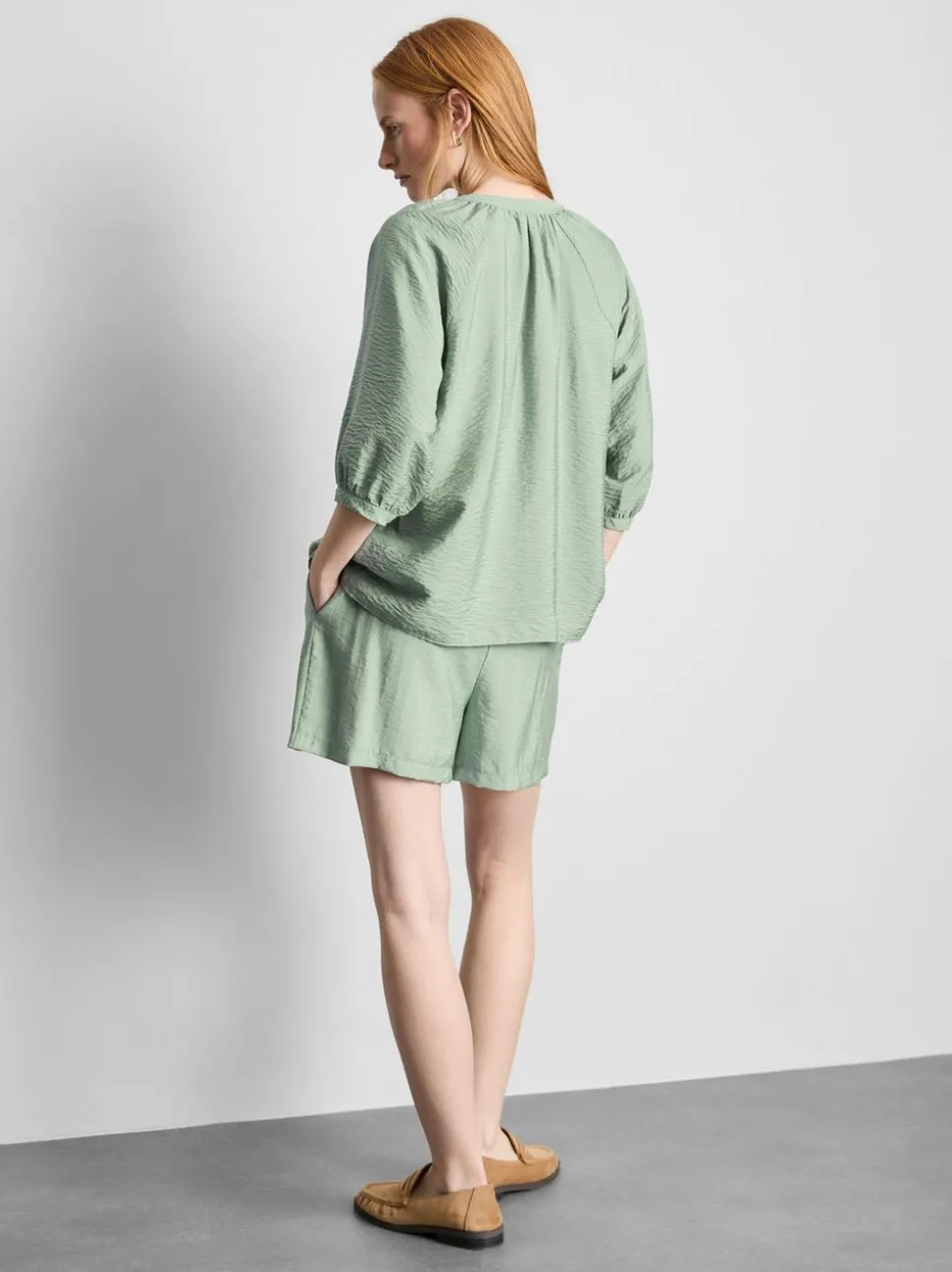 Bluse mit 3/4-Ärmeln und V-Ausschnitt