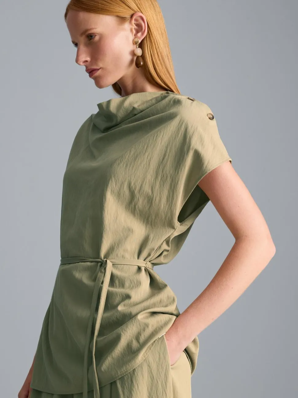 Bluse zum seitlichen Binden mit Wasserfallausschnitt