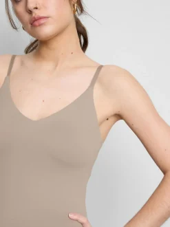 Body mit Trägern und V-Ausschnitt