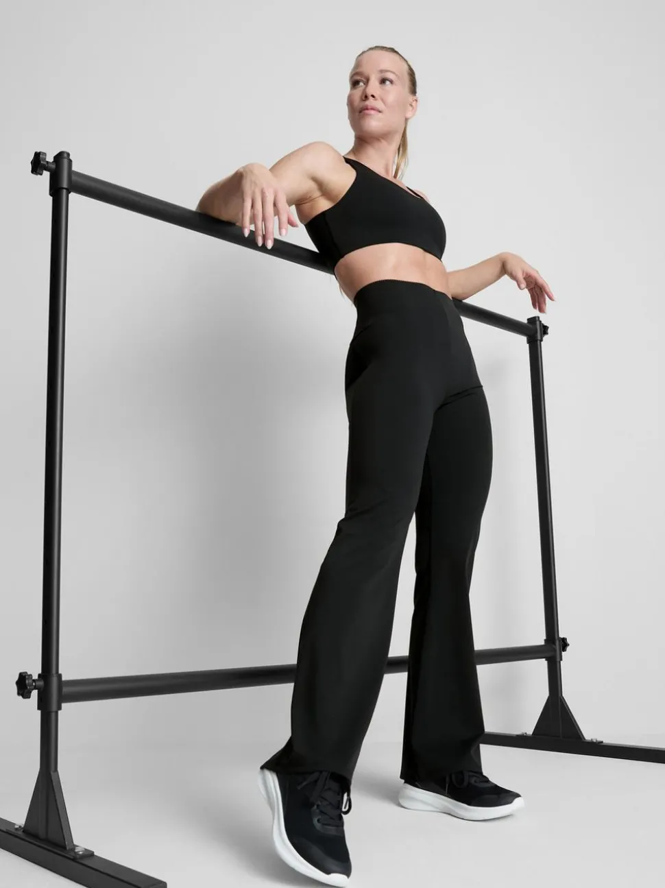 „BodySculpt“ Performance-Leggings mit ausgestelltem Bein und hohem Bund