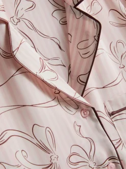 Boyfriend-Schlafanzug aus Satin mit Print