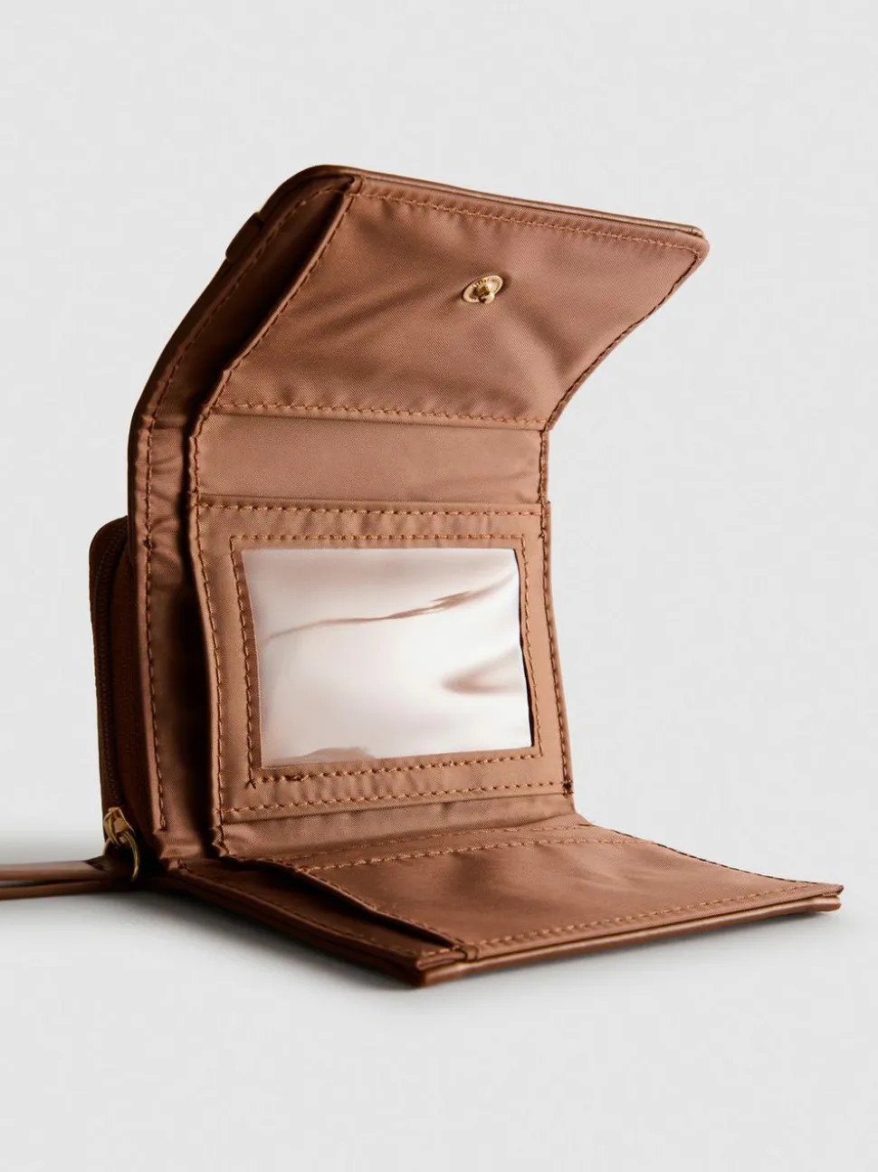 Brieftasche in Metallic-Optik mit Reißverschluss