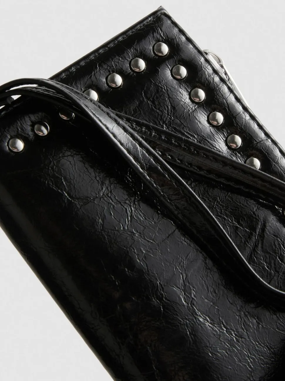 Brieftasche mit Nieten
