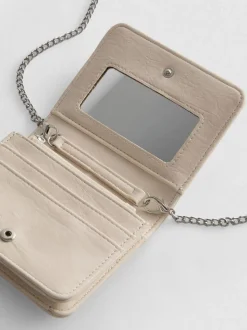 Brieftasche mit Zierkette und Schnalle