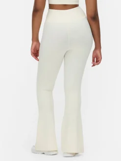 Butterweiche Leggings mit ausgestelltem Bein
