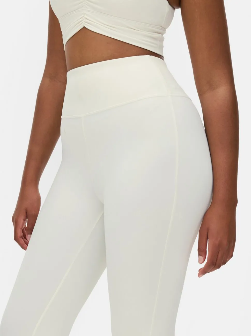 Butterweiche Leggings mit ausgestelltem Bein