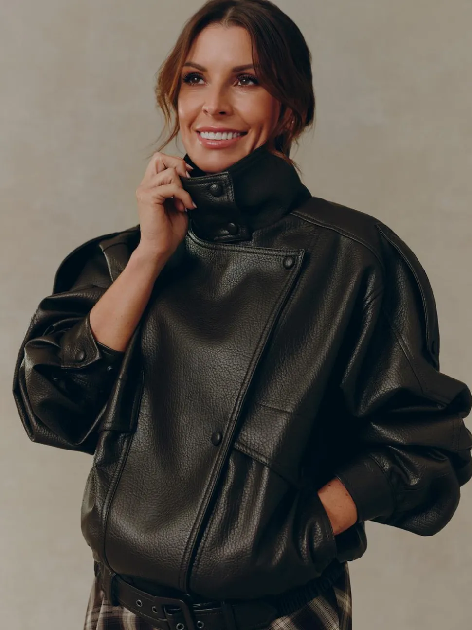 „By Coleen“ Kunstlederjacke mit Trichterkragen