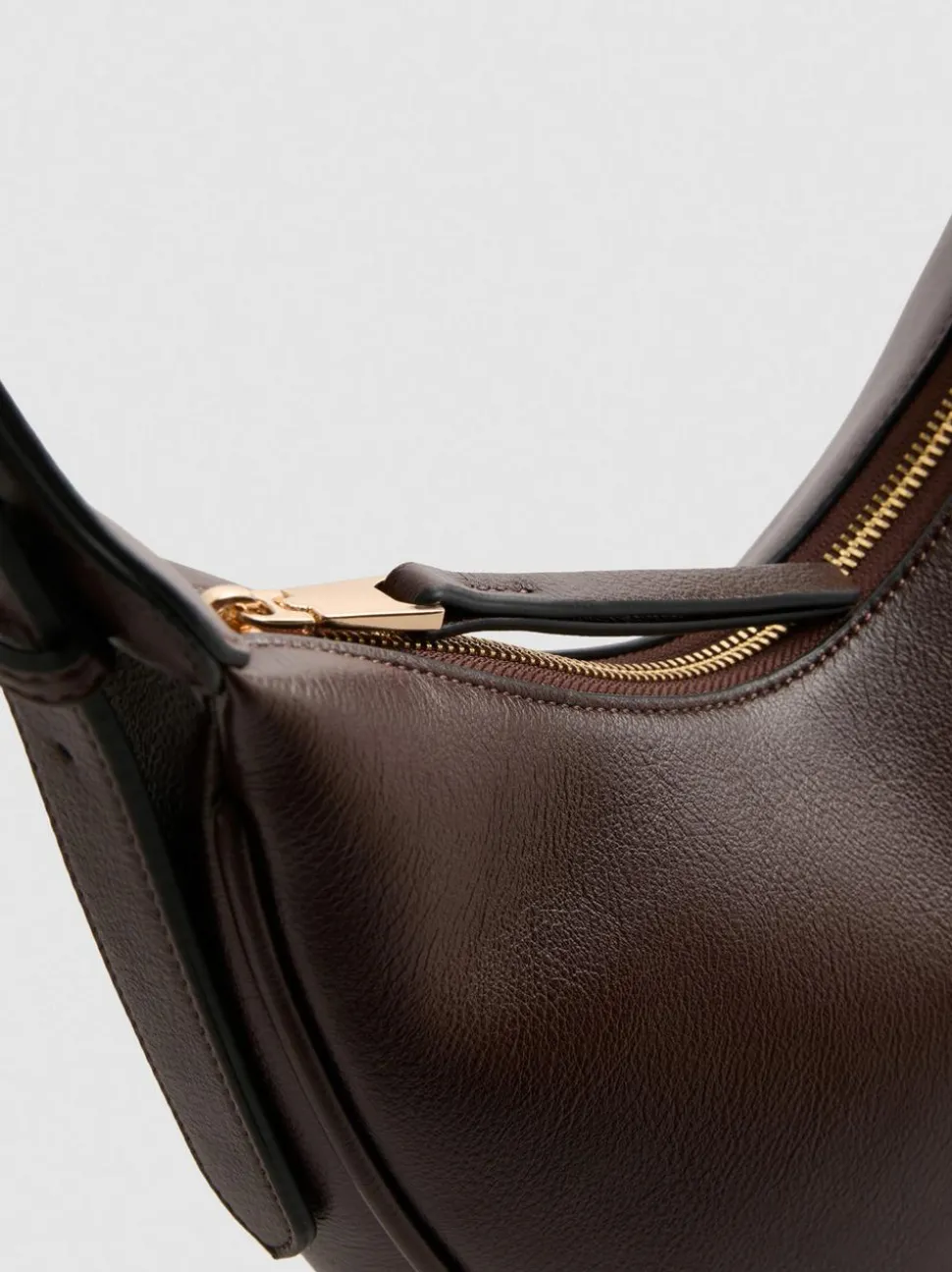 By Coleen Lässige Schultertasche aus Kunstleder