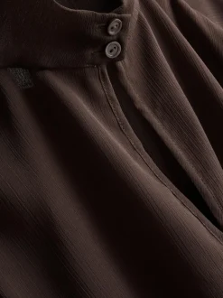 Cape-Bluse mit hohem Kragen